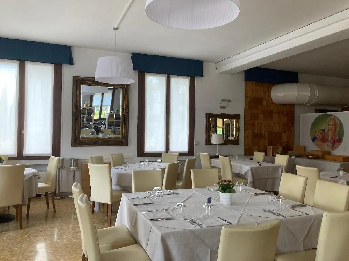 Locanda Al Santuario Peschiera del Garda 2*,  Italië