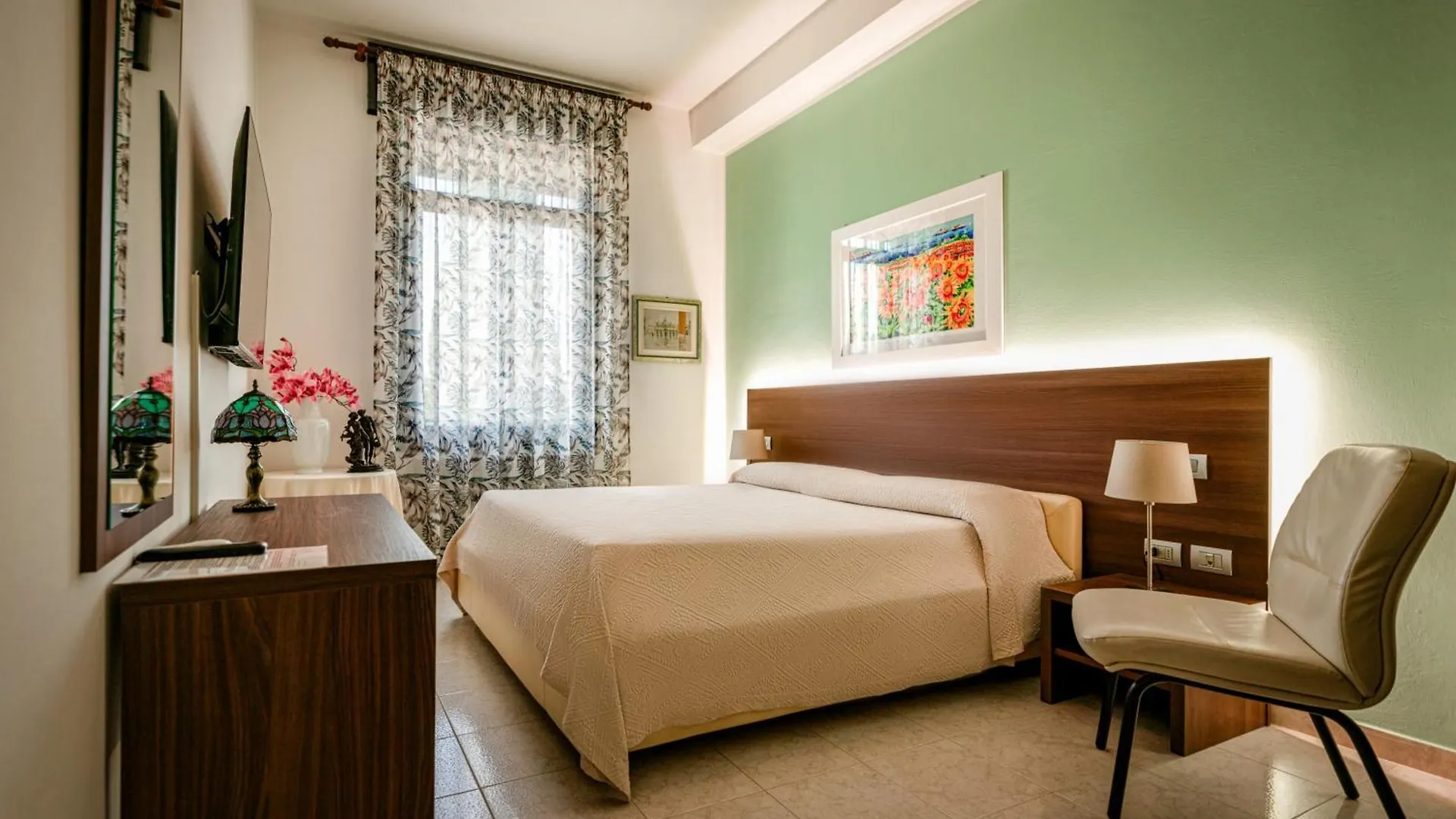Locanda Al Santuario Peschiera del Garda 2*,  Italië