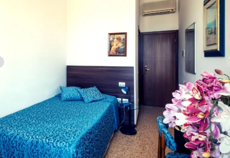 Locanda Al Santuario Peschiera del Garda 2*,